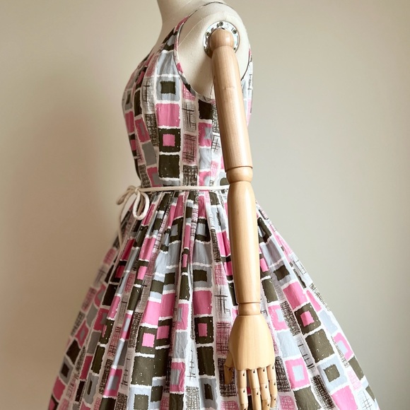 Vintage 1950s 50s Geometric Pattern Pink Dress / MEDIUM - Picture 5 of 7